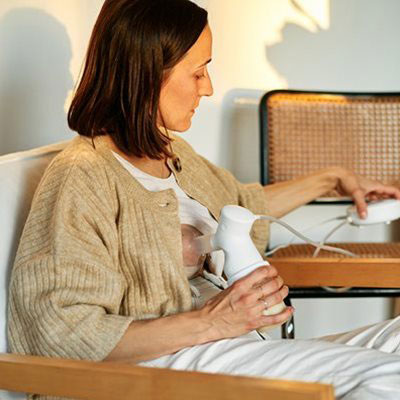 تغذيه با شير مادر