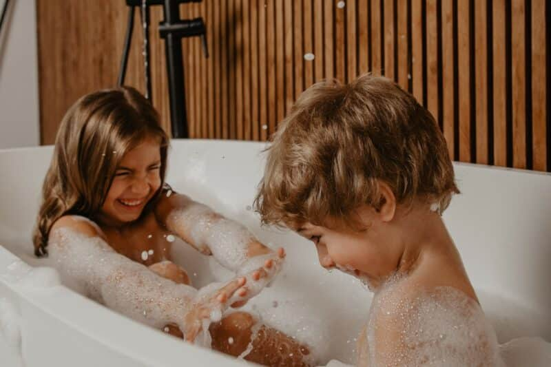 چگونه روی استقلال شخصی و سلامت کودک کار کنیم